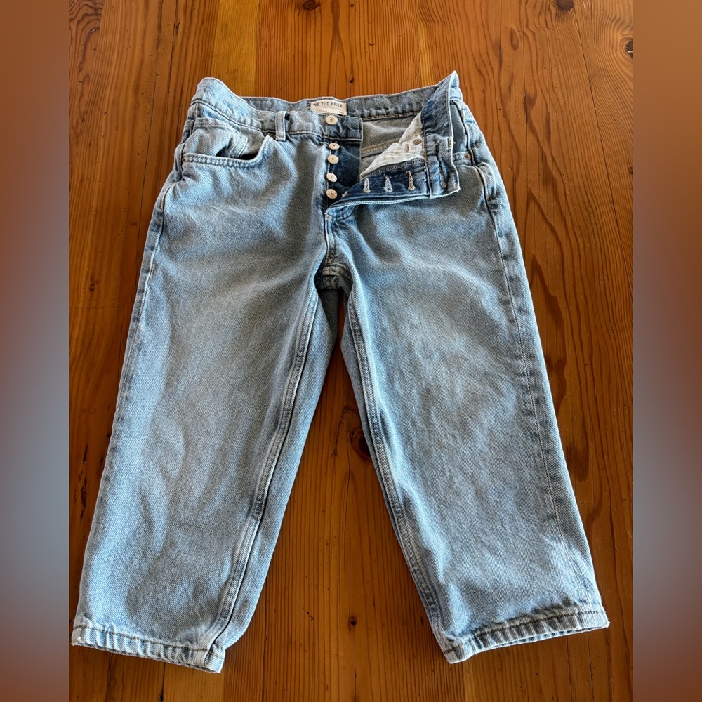 We the Free Capris 25 NWOT